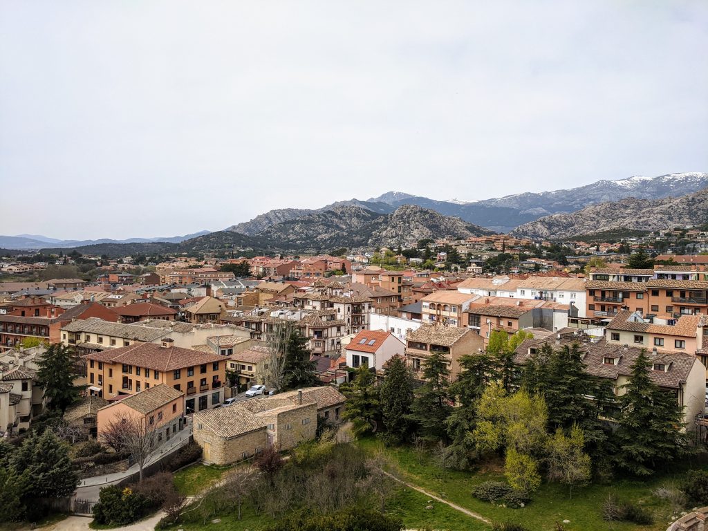 Vista de Manzanares el Real desde el castillo 01 1