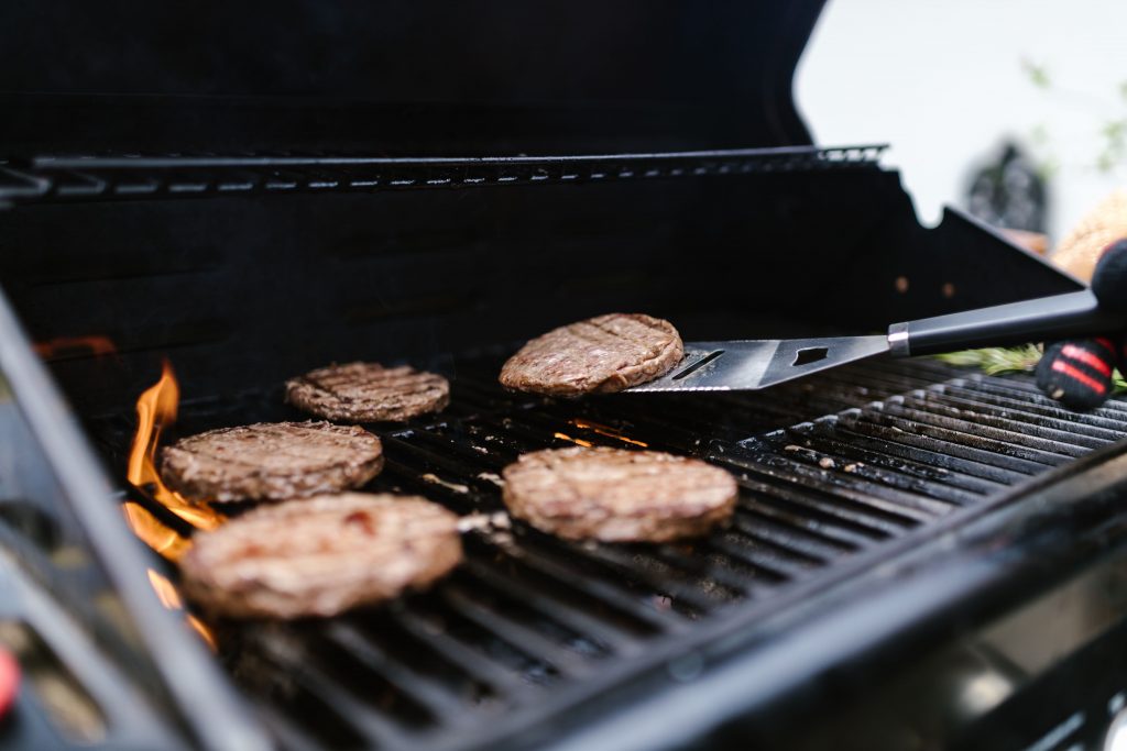 Aparte de la parrilla, las casas rurales de la Sierra Norte cuentan con amplios comedores y modernas cocinas. 