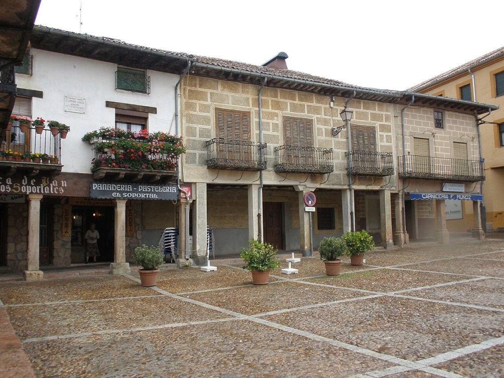 8 plaza mayor de riaza