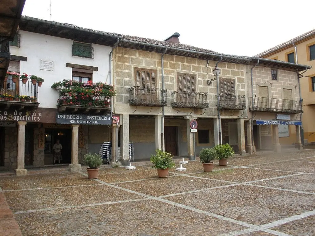 8 plaza mayor de riaza