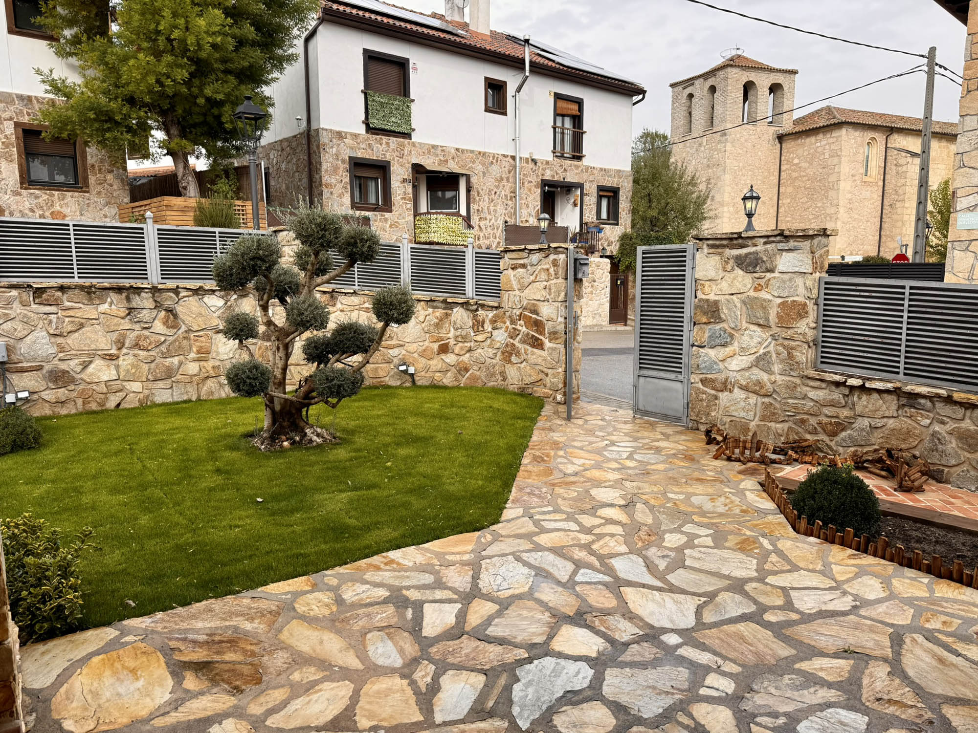 casa rural reduena casa rosita jardin 02