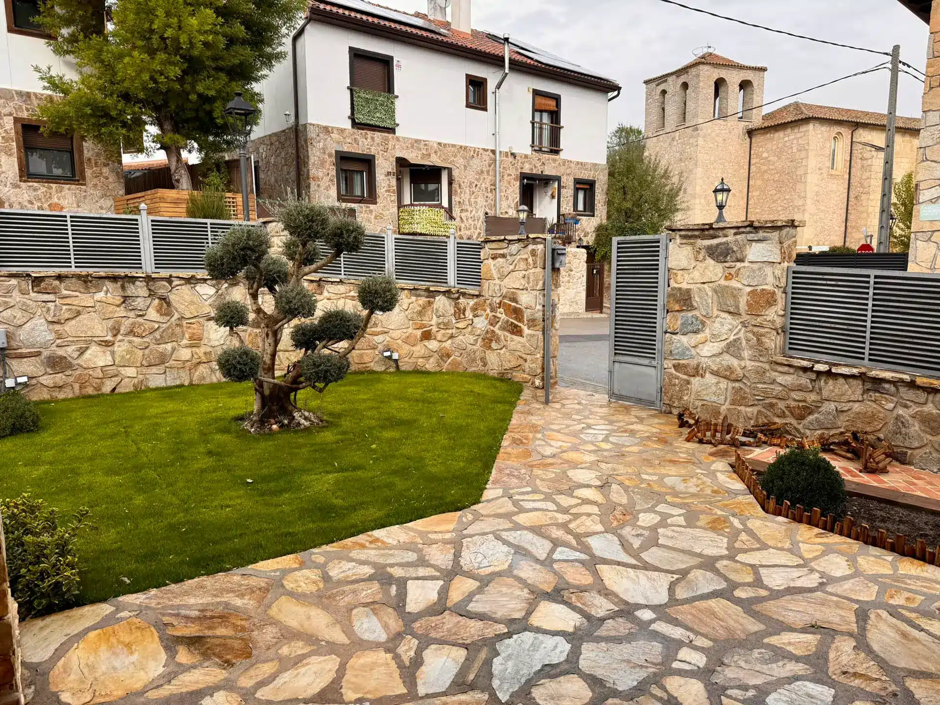 casa rural reduena casa rosita jardin 02