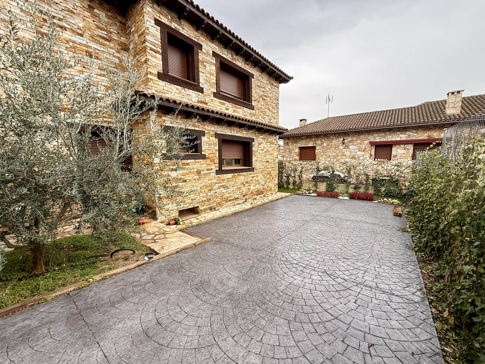 casa rural reduena casa rosita parking