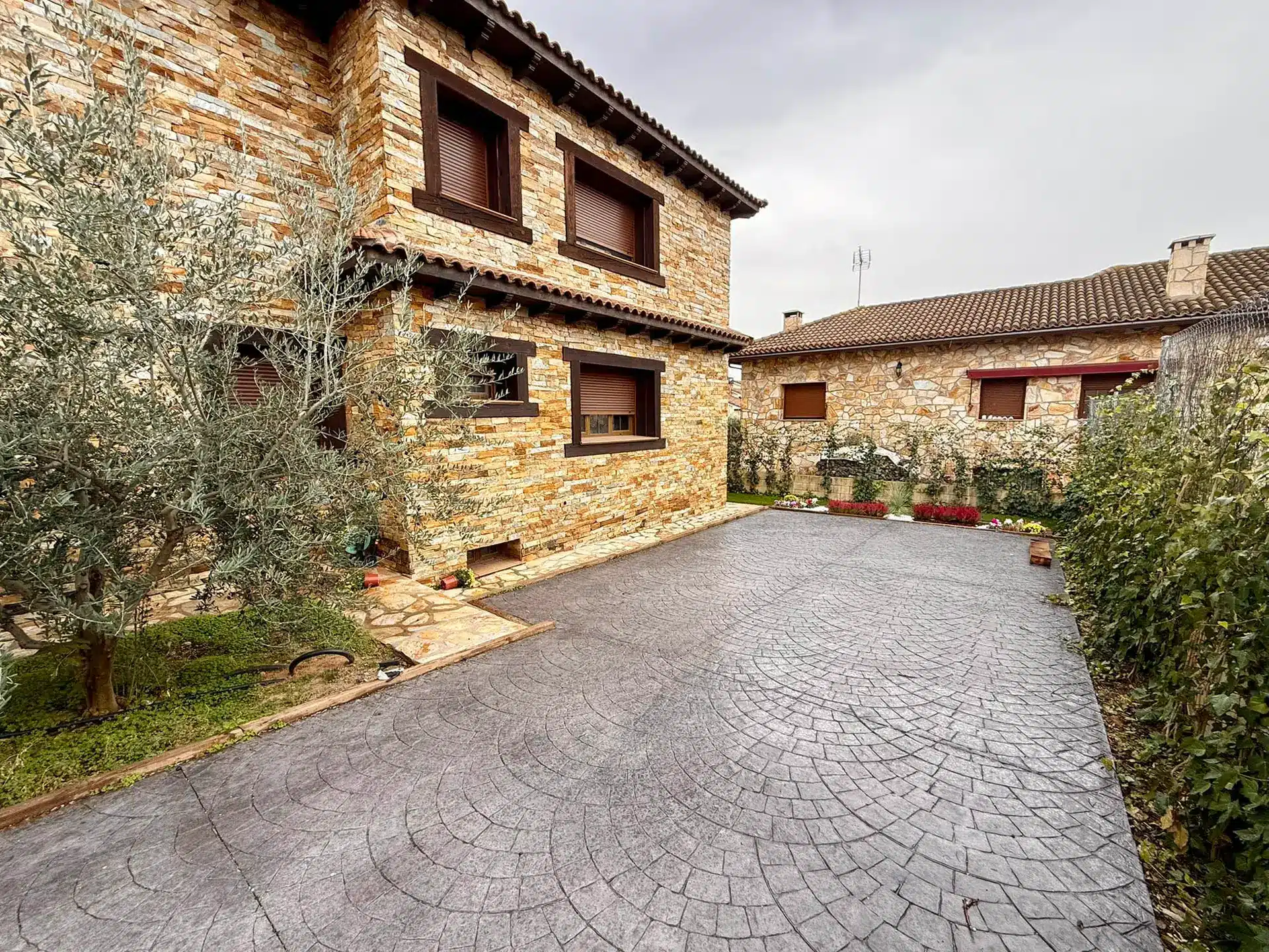 casa rural reduena casa rosita parking