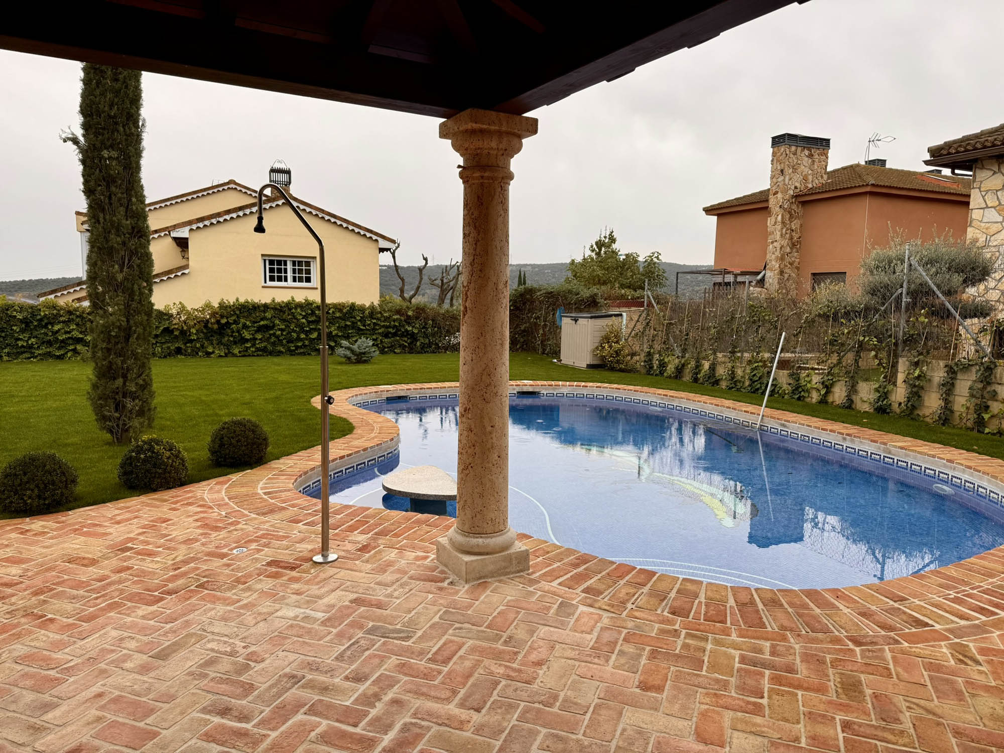 casa rural reduena casa rosita piscina 01