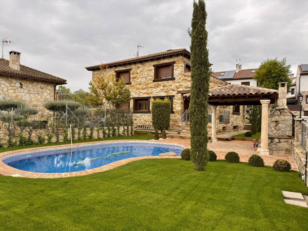 casa rural reduena casa rosita piscina 02