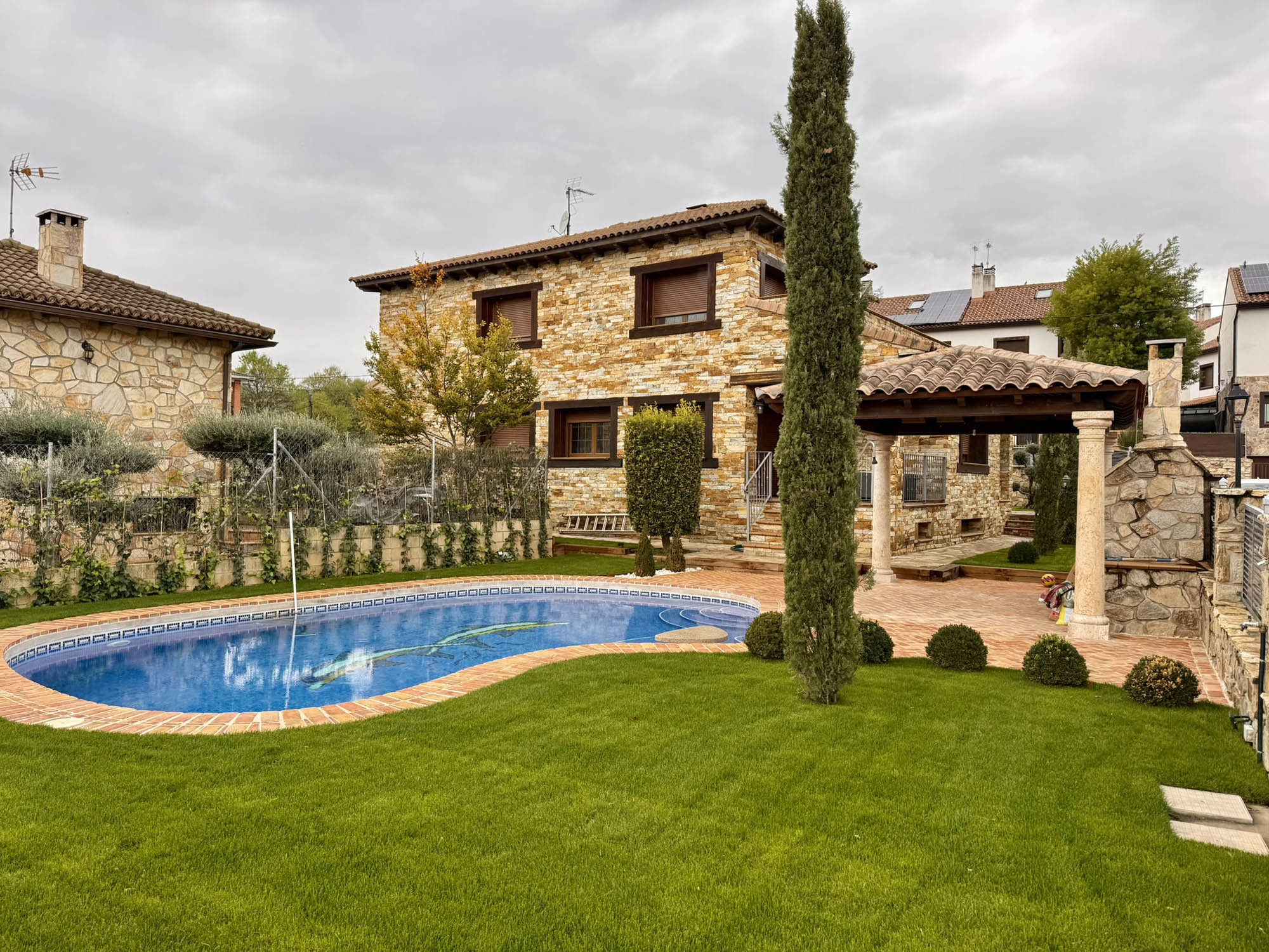 casa rural reduena casa rosita piscina 02